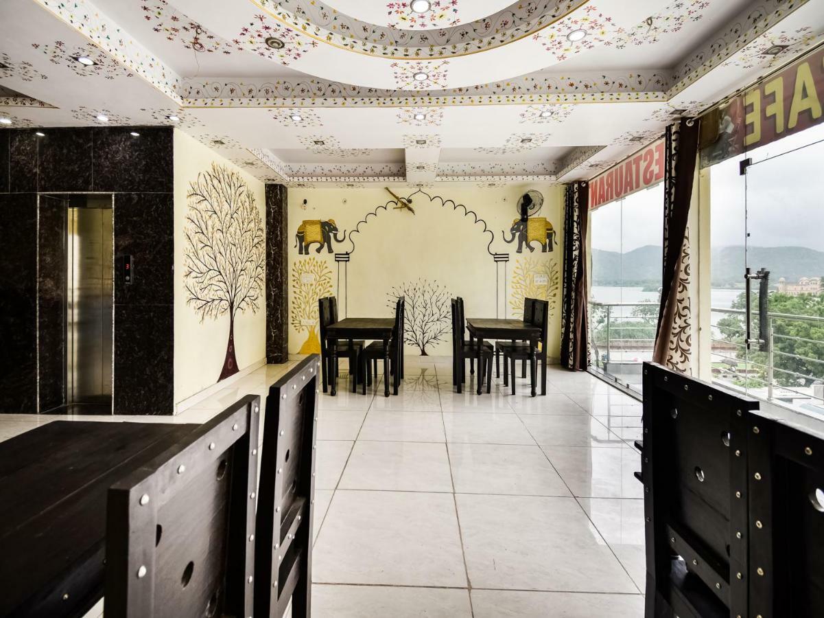 Oyo 48665 Kesar Palace Amer Exteriör bild