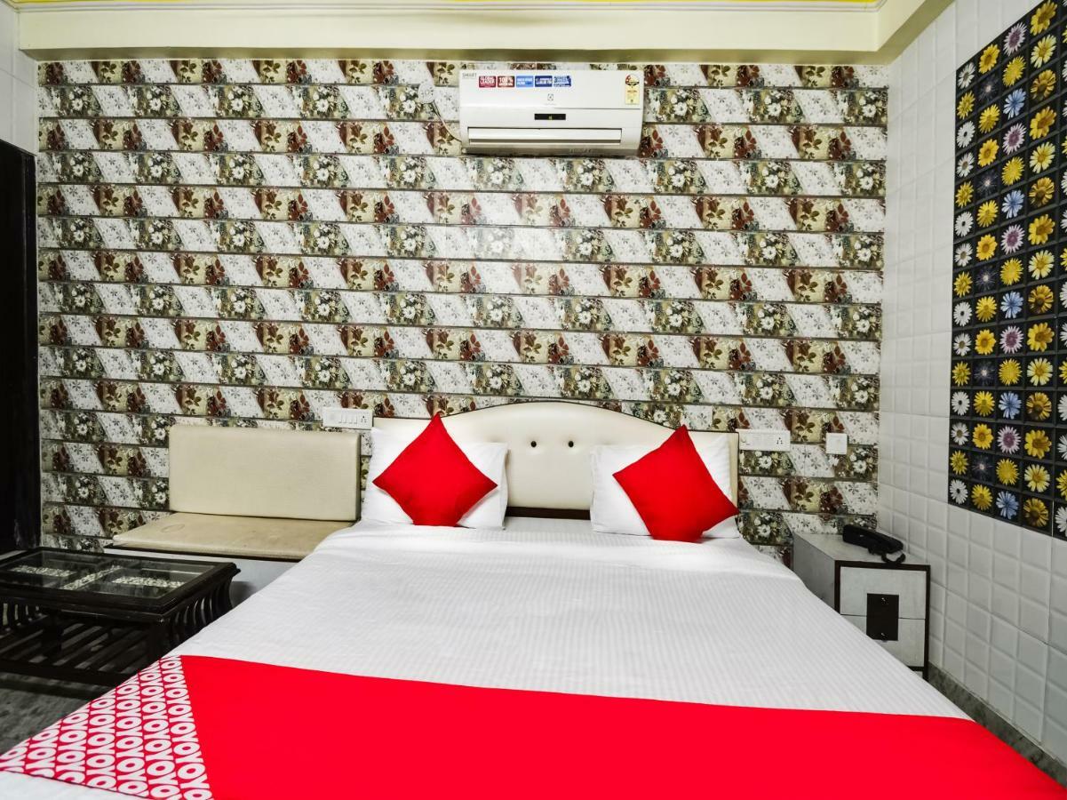 Oyo 48665 Kesar Palace Amer Exteriör bild