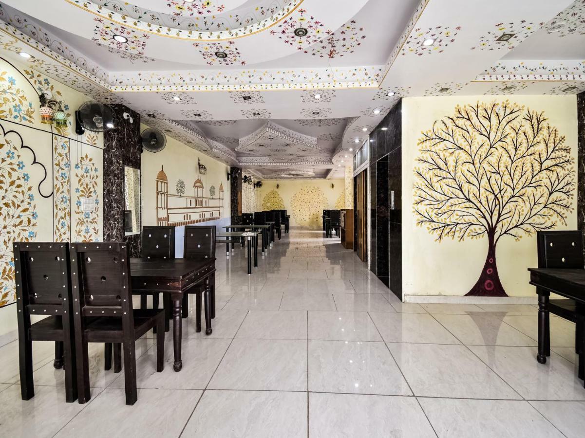 Oyo 48665 Kesar Palace Amer Exteriör bild